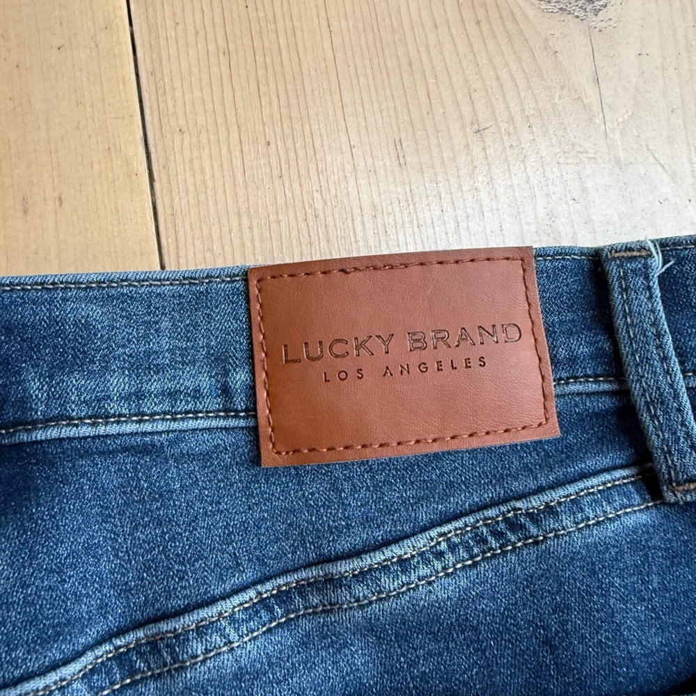 Lucky Brand women’s Blue Jeans